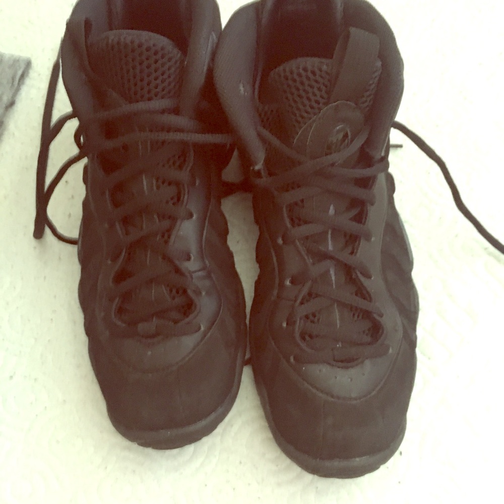 Nike’s size 7y